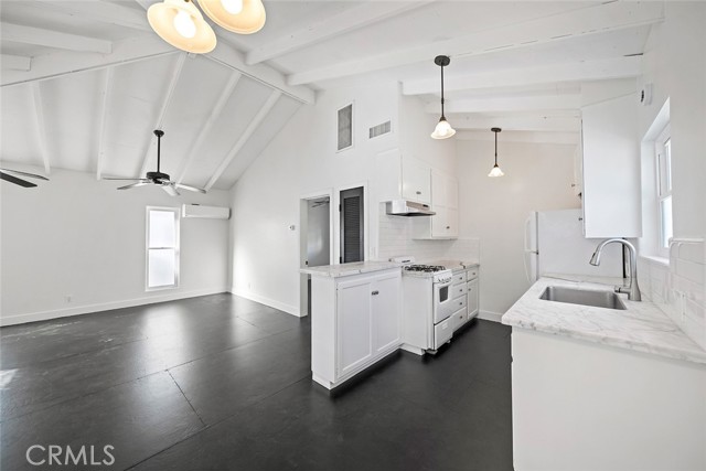 Detail Gallery Image 12 of 33 For 435 Dahlia Ave, Corona Del Mar,  CA 92625 - 3 Beds | 3 Baths