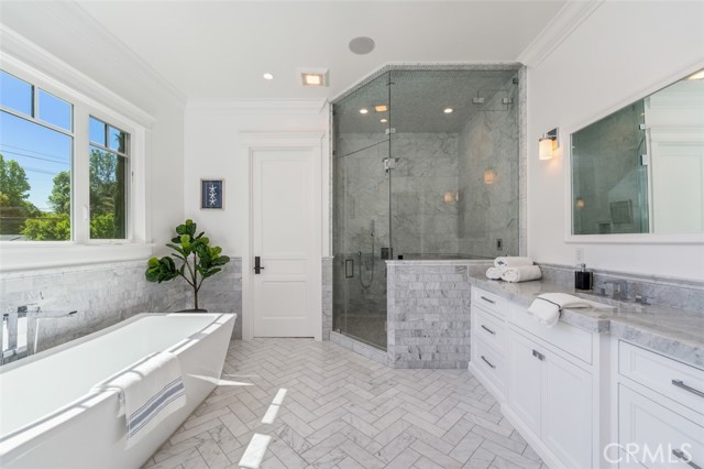 Detail Gallery Image 28 of 59 For 20701 Dumont St, Woodland Hills,  CA 91364 - 8 Beds | 9 Baths