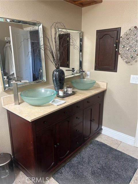 18995 APPALOOSA Road, Apple Valley CA: https://media.crmls.org/medias/e4c57b65-5821-405c-806f-2ef6e04c505e.jpg