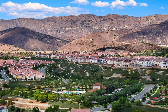 118 Sunnybank, Irvine CA: https://media.crmls.org/medias/e4c5dc37-faad-46a5-81f6-2f593015052a.jpg