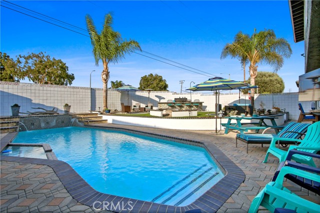 1107 Woodbury Drive, Harbor City CA: https://media.crmls.org/medias/e4c6fe92-fe52-4557-a2a2-89da18b2dd76.jpg