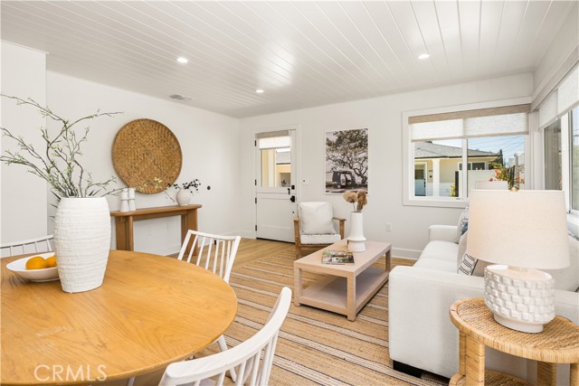 2134 Orange Avenue, Costa Mesa CA: https://media.crmls.org/medias/e4c8089b-0e7f-4da3-a172-8e6bb4dfa776.jpg