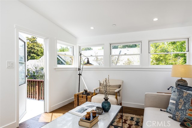 1130 Windsor Place, South Pasadena CA: https://media.crmls.org/medias/e4c83b1a-944b-4994-94e9-f3fb9d3e82e9.jpg