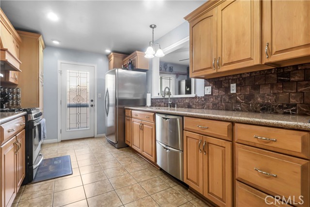 Detail Gallery Image 11 of 23 For 10305 Eudora Avenue, Buena Park,  CA 90620 - 4 Beds | 2 Baths