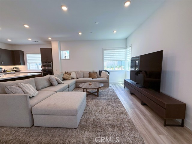 Detail Gallery Image 15 of 48 For 27508 Golden Currant Pl, Valencia,  CA 91381 - 5 Beds | 4/1 Baths