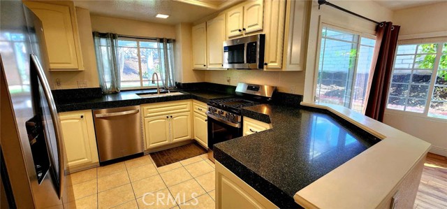 Detail Gallery Image 9 of 46 For 24791 San Pedro Ave, Laguna Hills,  CA 92653 - 4 Beds | 3 Baths