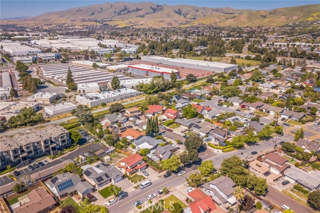 2683 E Trimble Road, San Jose CA: https://media.crmls.org/medias/e4ca40c5-2607-4aae-857e-ff1e869401cb.jpg
