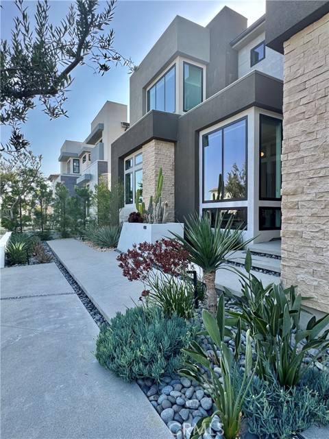 20401 W Aberdeen Lane, Porter Ranch CA: https://media.crmls.org/medias/e4ca4ea1-7746-4797-bdb7-1ff65d480c02.jpg