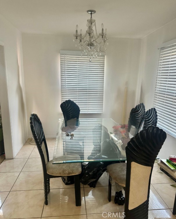 241 S Kern Avenue, Los Angeles CA: https://media.crmls.org/medias/e4cb162e-b839-4379-ac92-c3c0a86c82d1.jpg