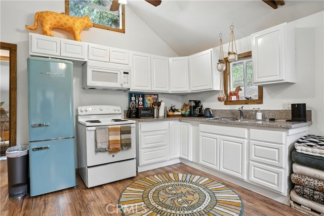 24990 Marion Ridge Drive, Idyllwild CA: https://media.crmls.org/medias/e4cb9565-aa21-4354-ad1b-08d240ddb42e.jpg