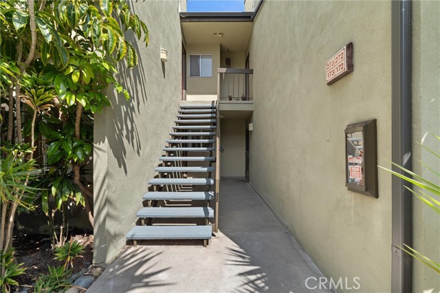 4822 Hollow Corner Road, Culver City CA: https://media.crmls.org/medias/e4cc0fe8-5e43-421d-8459-3413e45d2dce.jpg