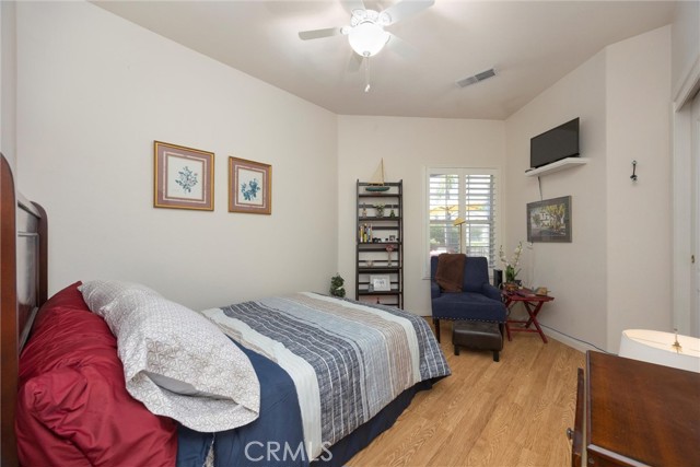 5510 Edge Water Court, Bakersfield CA: https://media.crmls.org/medias/e4cc2393-abcf-47c0-9eb3-e1141cafd16f.jpg