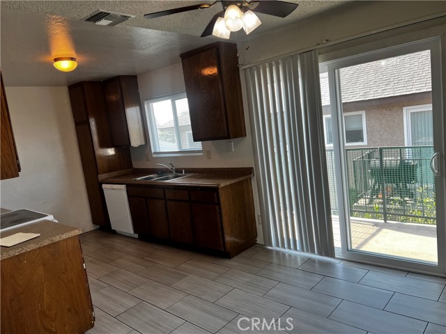 326 s beach blvd, La Habra CA: https://media.crmls.org/medias/e4cc38c0-5963-4005-9b77-e19ac19a245e.jpg