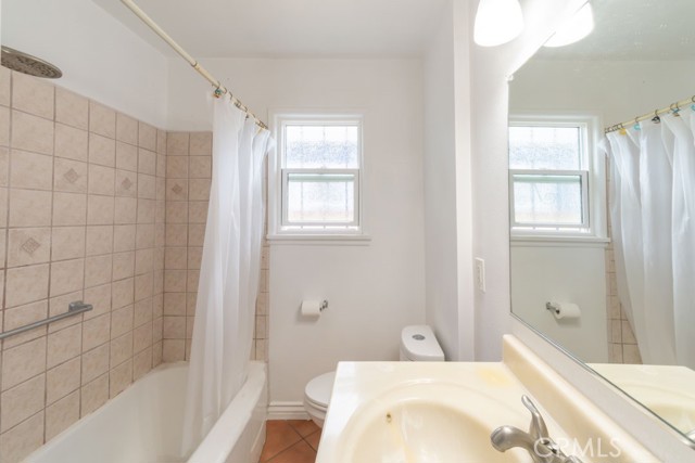 Detail Gallery Image 17 of 41 For 1656 E 63rd, Long Beach,  CA 90805 - 3 Beds | 2 Baths