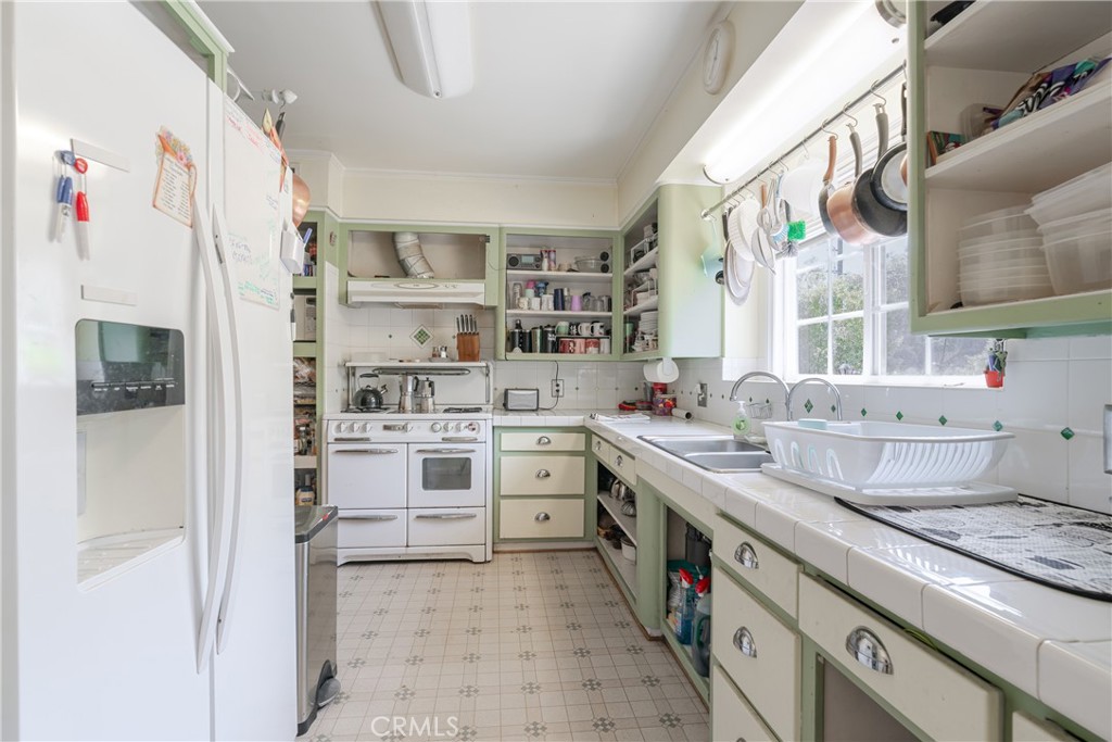 https://media.crmls.org/medias/e4cdb00f-7183-4774-a657-5cf564330e94.jpg?preset=X-Large