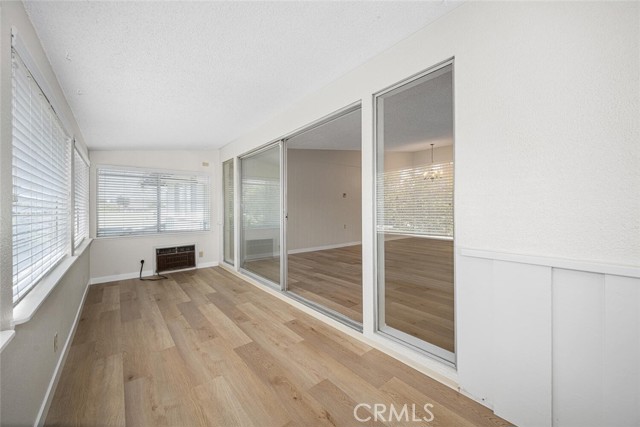 1930 St John Road, Seal Beach CA: https://media.crmls.org/medias/e4cdbcb1-5bd7-4495-b4da-da433f9cf2e0.jpg