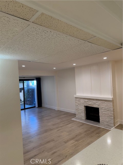 Detail Gallery Image 2 of 39 For 6275 Canoga, Woodland Hills,  CA 91367 - 2 Beds | 1 Baths