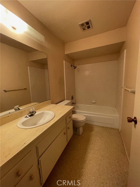 Detail Gallery Image 15 of 22 For 5301 E the Toledo #201,  Long Beach,  CA 90803 - 2 Beds | 2 Baths
