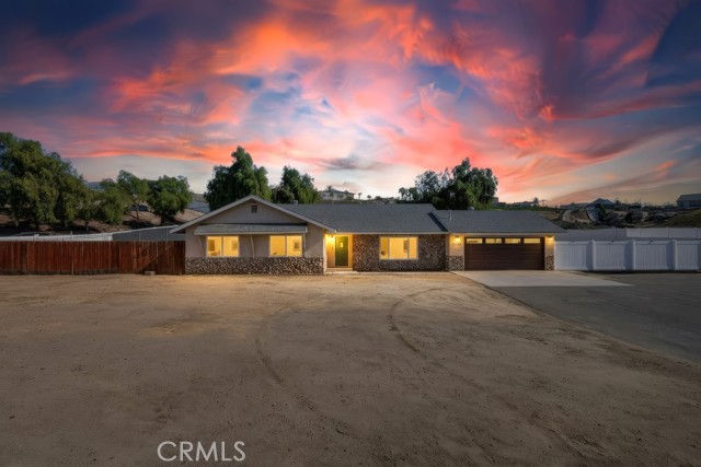 17380 Mockingbird Canyon, Riverside CA: https://media.crmls.org/medias/e4d00c3b-a4fe-408a-a6ab-c834d1c4952c.jpg