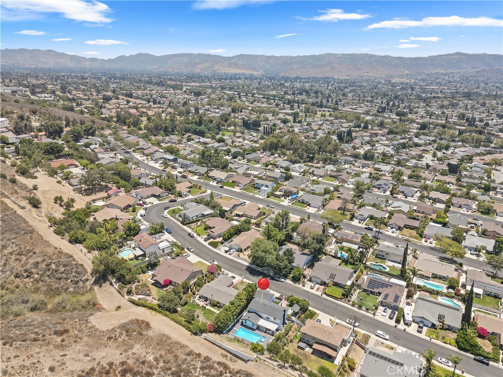 https://media.crmls.org/medias/e4d014bf-6dcf-47c1-adf7-e58b473a1b69.jpg?preset=X-Large