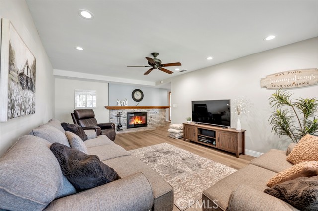 Detail Gallery Image 9 of 35 For 475 Termino, Corona,  CA 92879 - 4 Beds | 2 Baths