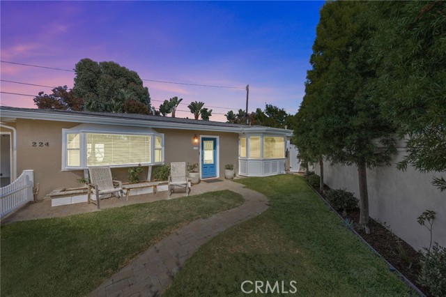 224 Pauline Place, Costa Mesa CA: https://media.crmls.org/medias/e4d20067-1b71-486b-993b-ab7e593873c6.jpg