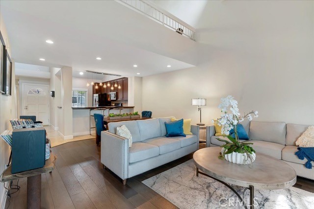 Detail Gallery Image 4 of 14 For 19442 Sunray Lane #204,  Huntington Beach,  CA 92648 - 2 Beds | 2 Baths
