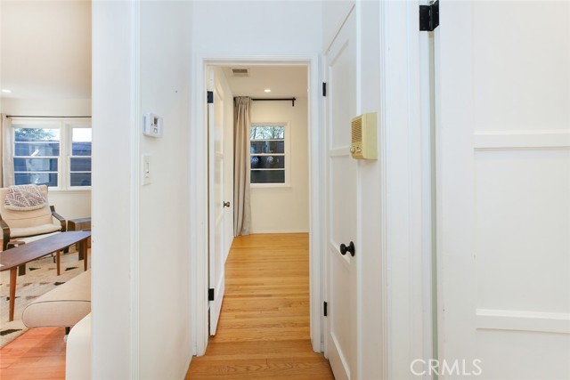 Detail Gallery Image 12 of 28 For 1113 Amoroso Pl, Venice,  CA 90291 - 2 Beds | 1 Baths