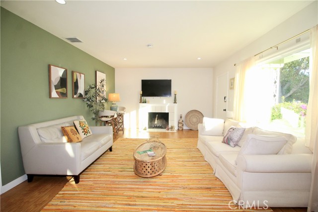 Detail Gallery Image 8 of 22 For 22621 Dolorosa St, Woodland Hills,  CA 91367 - 5 Beds | 3 Baths