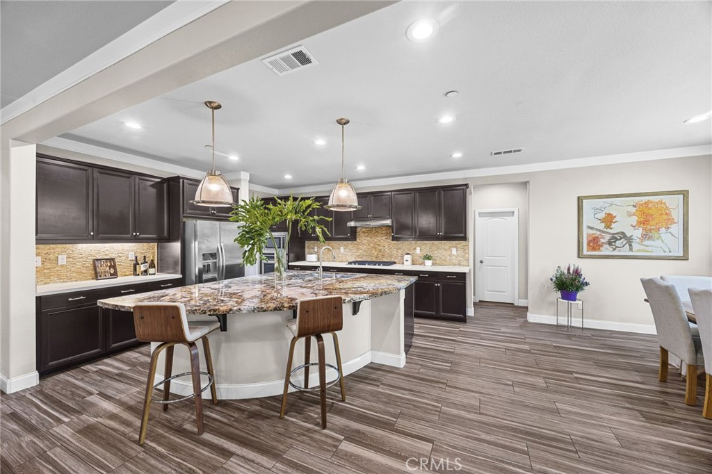 MLS #WS25158608 img 2