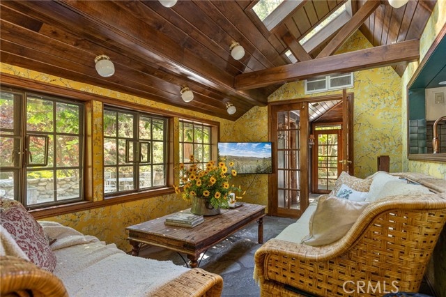 969 Oak Drive, Crestline CA: https://media.crmls.org/medias/e4d434e4-ce98-44f4-9285-de7cba86fea2.jpg