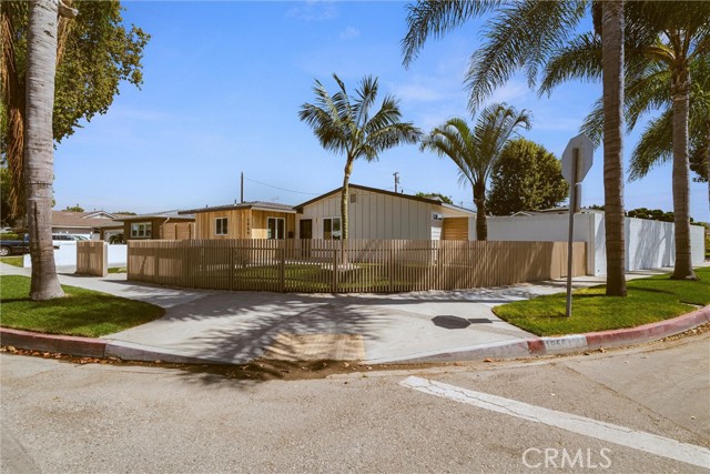 Detail Gallery Image 7 of 75 For 1956 Volk Ave, Long Beach,  CA 90815 - 4 Beds | 3 Baths