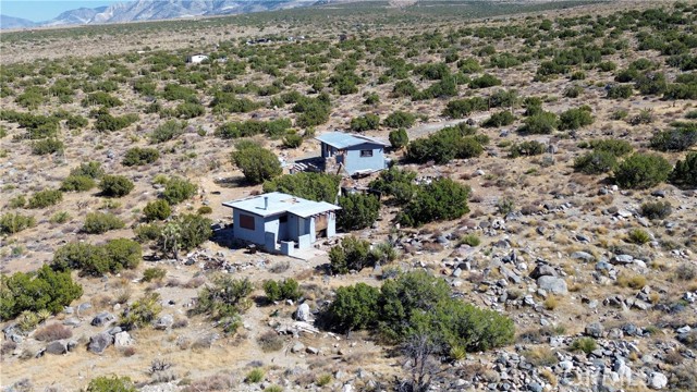 1 Silver Creek Road, Lucerne Valley CA: https://media.crmls.org/medias/e4d51092-3728-4c56-ba7c-9b5bd805a935.jpg