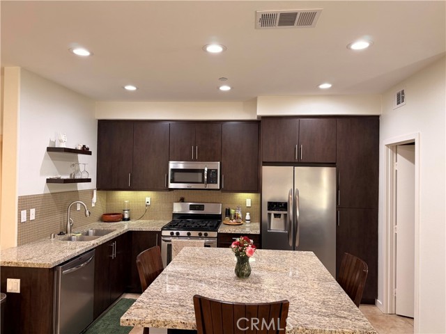 Detail Gallery Image 6 of 26 For 2230 Indus Way, San Marcos,  CA 92078 - 2 Beds | 2/1 Baths