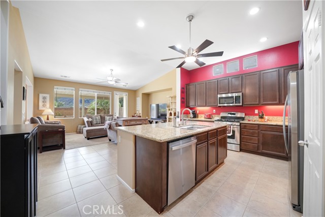 Detail Gallery Image 4 of 26 For 34063 Corktree Rd, Lake Elsinore,  CA 92532 - 3 Beds | 2/1 Baths