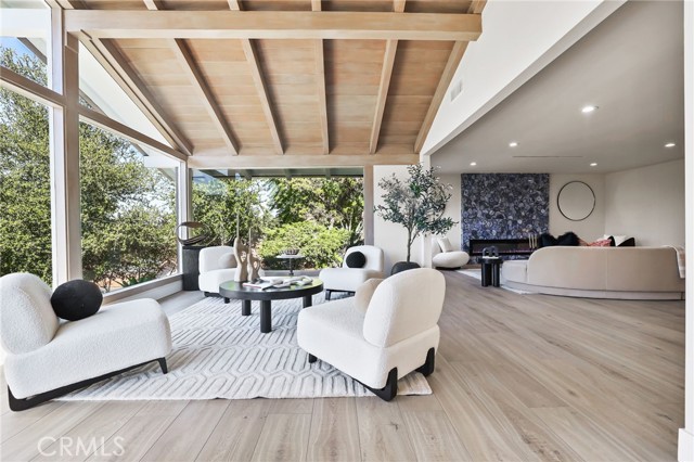 9425 Gierson Avenue, Chatsworth CA: https://media.crmls.org/medias/e4d684ae-1147-4de3-aeb1-031275b9ec3a.jpg