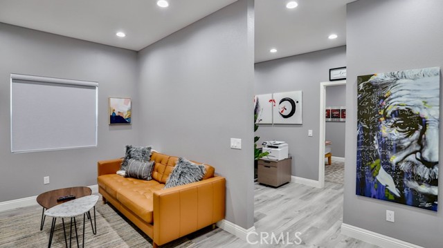408 S Flower Street, Santa Ana CA: https://media.crmls.org/medias/e4d6e4df-67df-440d-834e-02b5adc66a87.jpg