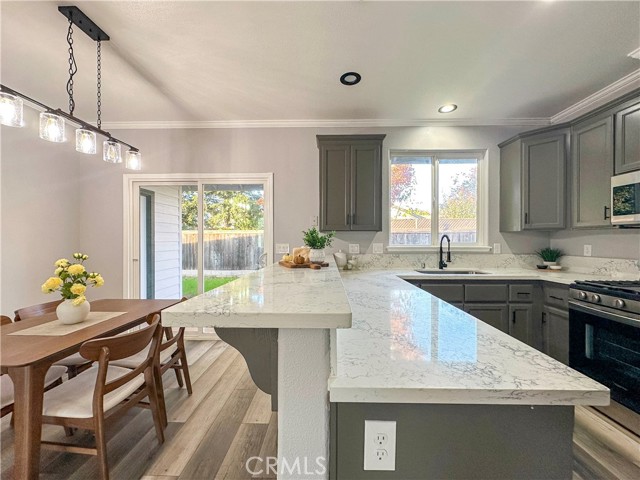 Detail Gallery Image 9 of 43 For 16 Tierra Rosa, Chico,  CA 95973 - 3 Beds | 2 Baths