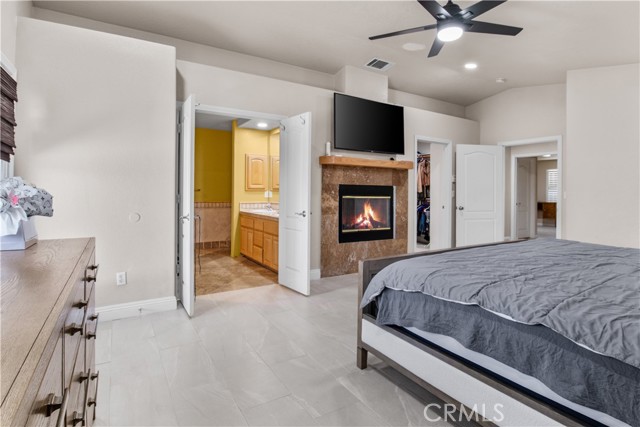 Detail Gallery Image 16 of 22 For 12210 Larch St, Oak Hills,  CA 92344 - 5 Beds | 3 Baths