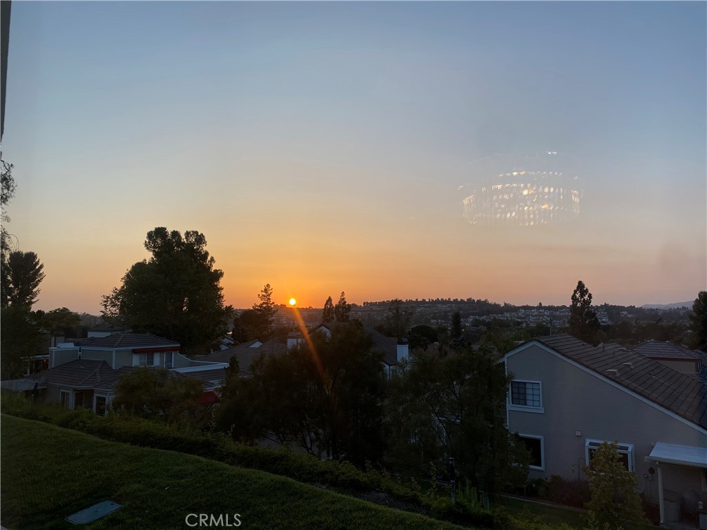 https://media.crmls.org/medias/e4d8ee96-b185-4132-90ff-99f5ff38cf92.jpg?preset=X-Large