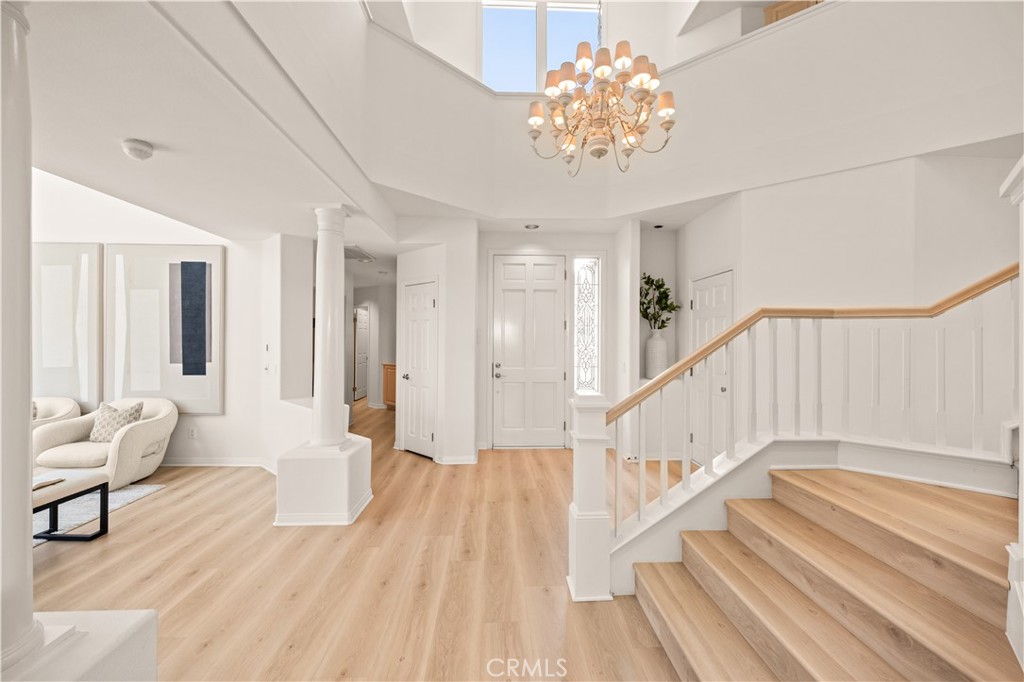 https://media.crmls.org/medias/e4d96749-dd94-40ce-ab36-c26ab764ac93.jpg?preset=X-Large