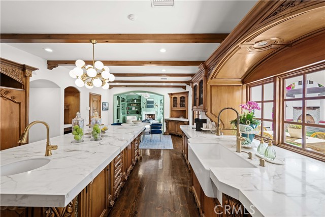 2347 E Valley Road, Montecito CA: https://media.crmls.org/medias/e4d9a569-5c6b-4886-8133-7577ca1aaeb5.jpg