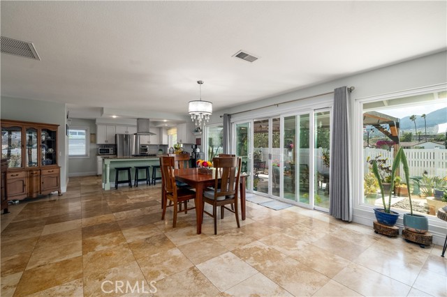 2010 Oakland Hills Drive, Corona CA: https://media.crmls.org/medias/e4d9b47c-4538-4f9d-8f33-18611fa52ada.jpg