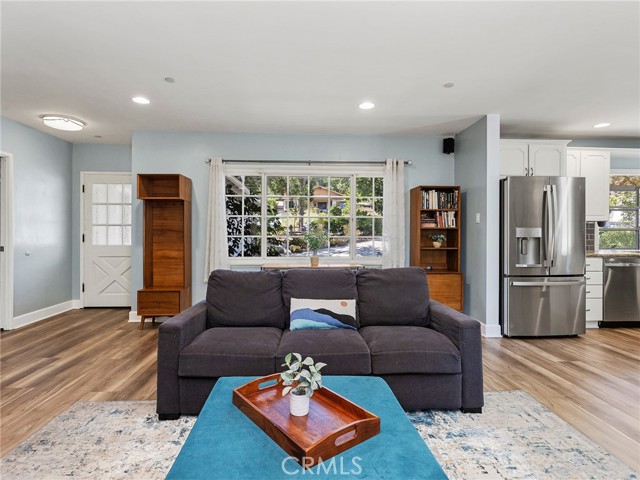 3828 2nd Avenue, La Crescenta CA: https://media.crmls.org/medias/e4d9d233-d447-4b1d-821f-05961c09ceaf.jpg