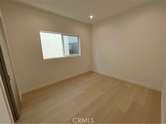 Detail Gallery Image 7 of 11 For 611 W 41st Pl #1/2,  Los Angeles,  CA 90037 - 3 Beds | 3 Baths