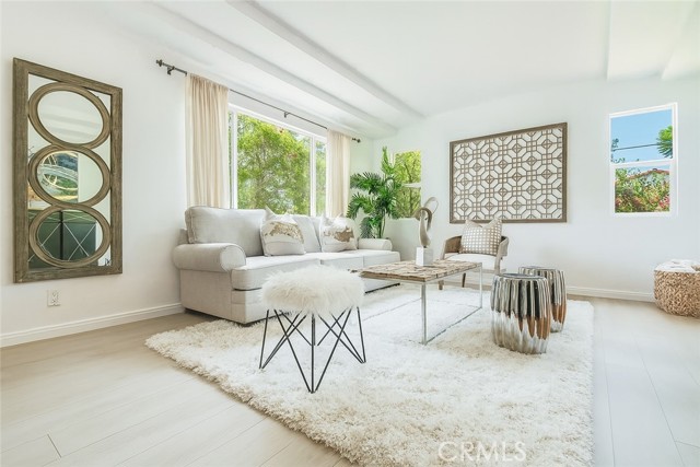 10949 Ayres Avenue, Rancho Park CA: https://media.crmls.org/medias/e4db4c8b-2c54-479b-ba5d-a1ac2b07a9dd.jpg