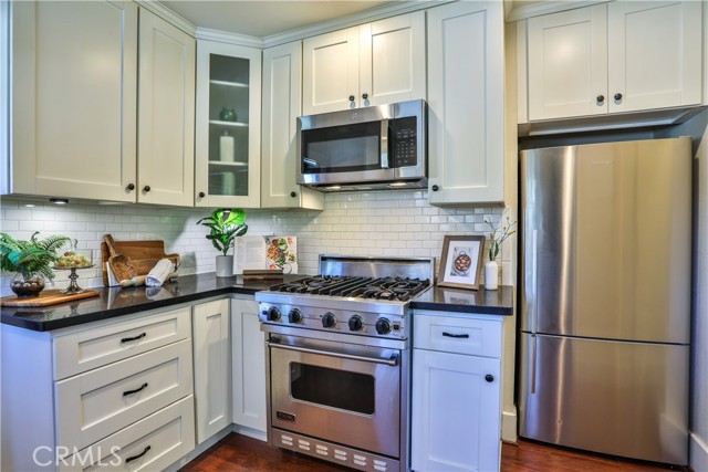 Detail Gallery Image 13 of 40 For 290 W 12th Street, Claremont,  CA 91711 - 3 Beds | 2 Baths