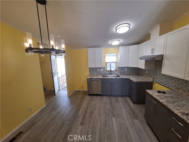 350 E San Jacinto Avenue, Perris CA: https://media.crmls.org/medias/e4db71df-9782-499d-94ab-00a7897a4ef8.jpg