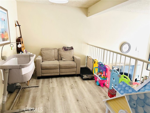 300 N Isabel Street, Glendale CA: https://media.crmls.org/medias/e4dbc3df-8bdb-428d-8d0c-be38ba170922.jpg