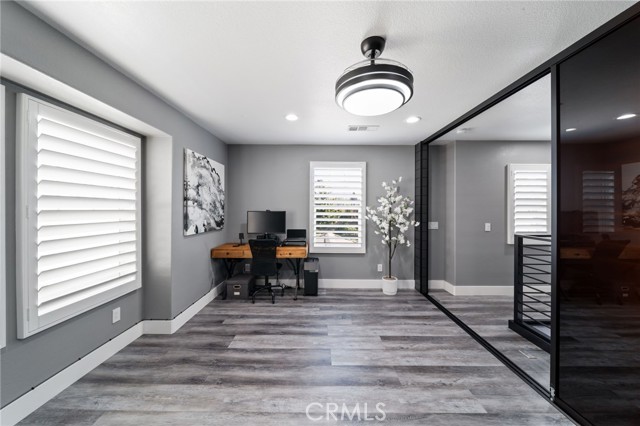 15583 N Peak Lane, Fontana CA: https://media.crmls.org/medias/e4dbfbf5-8f17-40f6-afb9-3d9af694e570.jpg